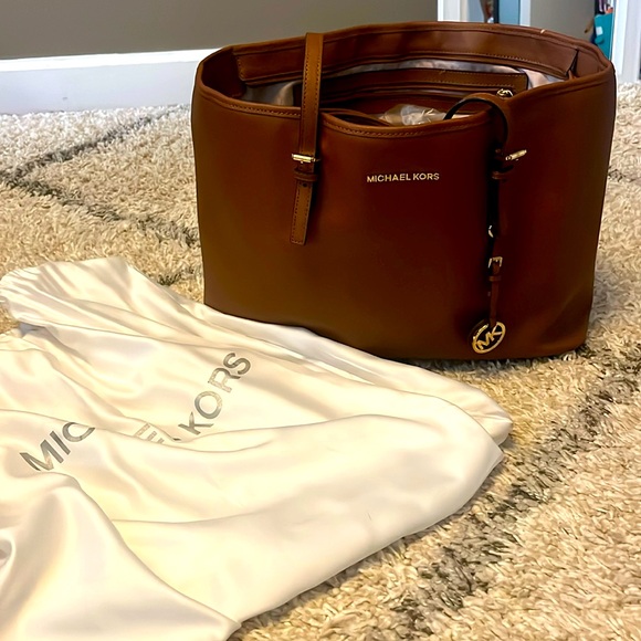 Michael Kors Jet Set Medium travel tote - Picture 2 of 7